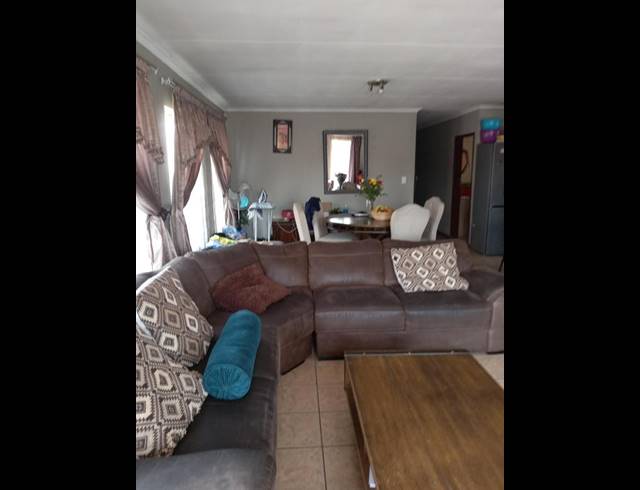 3 BEDROOM HOUSE FOR SALE IN OLIEVENHOUTBOSCH